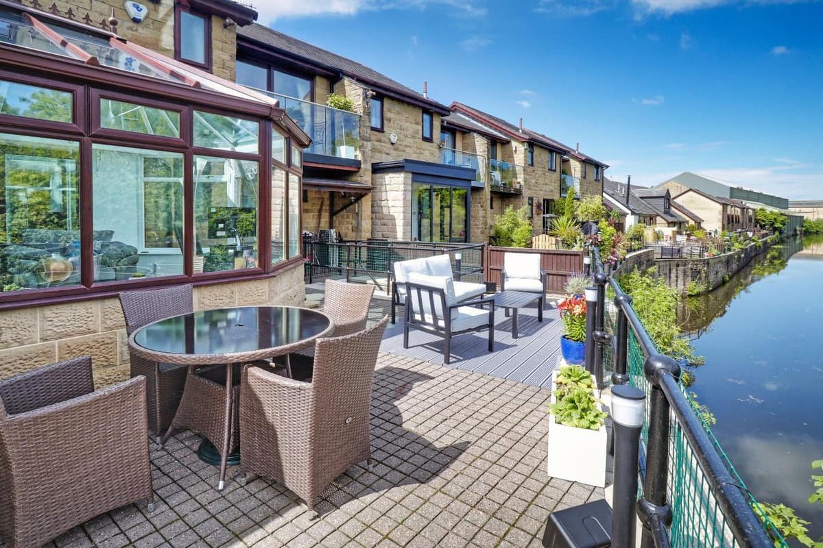 Rodley House Leeds property: Rare opportunity to buy stunning Rodley home backing ...