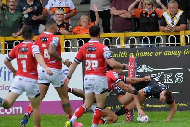 Brad Martin scores Tigers' second try. Picture by Jonathan Gawthorpe.
