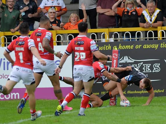 Brad Martin scores Tigers' second try. Picture by Jonathan Gawthorpe.
