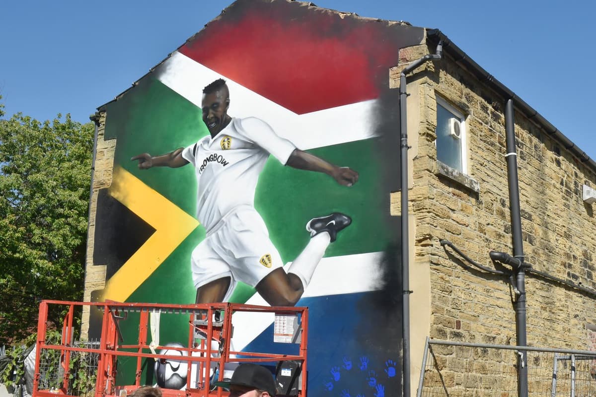 Radebeer 14 incredible pictures of Leeds United street art from across the city ...