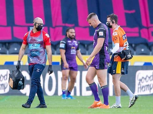 Alex Mellor limps off the field after suffering a season-ending knee injury against Hull. Picture by Allan McKenzie/SWpix.com.