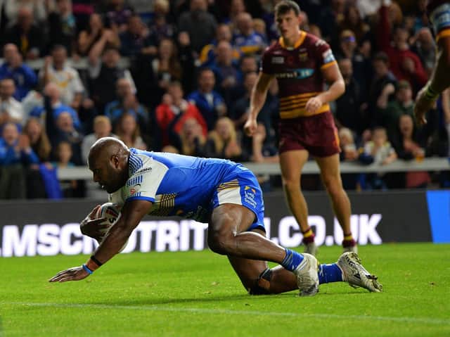 Rob Lui scores for Rhinos against Giants. Picture by Jonathan Gawthorpe.