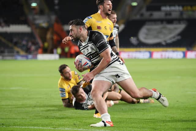 Hull FC's Jake Connor on his way to scoring their second try. Picture by John Clifton/SWpix.com.