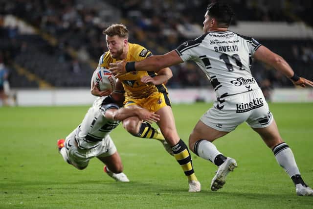 LEADING MAN: Castleford Tigers' Danny Richardson comes up against Hull FC's Danny Houghton and Andre Savelio. Picture by John Clifton/SWpix.com.