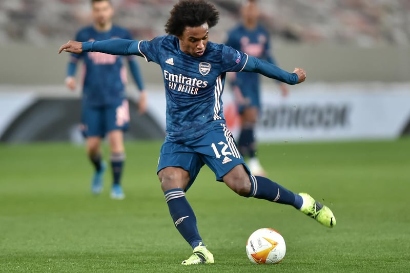 Willian's agent has launched a scathing attack on Arsenal after his client gave up his £22m contract to leave the club. (Mail)