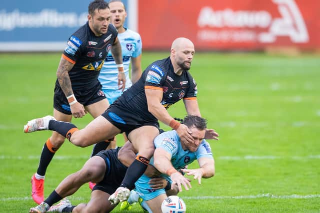 Castleford Tigers hooker Paul McShane, top, tackles Wakefield Trinity's Matty Ashurst. (ALLAN MCKENZIE/SWPIX)