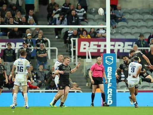 Kruise Leeming kicks Rhinos to a precious win. Picture by John Clifton/SWpix.com.