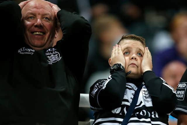 Hull FC fans show their frustration as Kruise Leeming kicks the winning drop goal. Picture: Ed Sykes/SWpix.com.