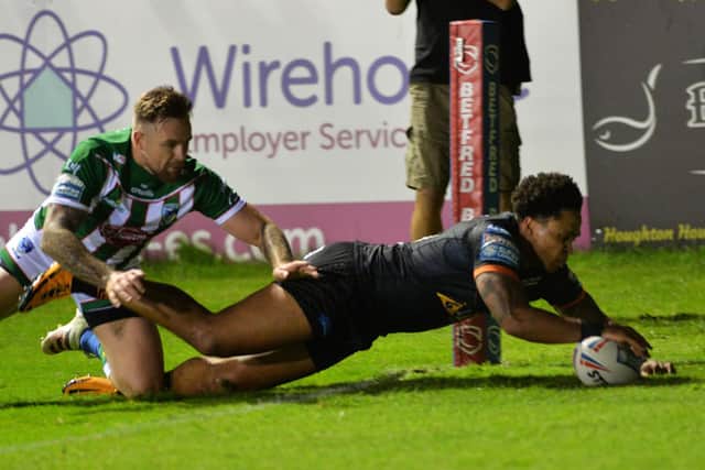 Jordan Turner scores for Castleford., Picture by Jonathan Gawthorpe.