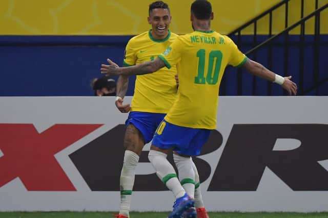 Raphinha celebrates with Neymar. Pic: Nelson Almeida.