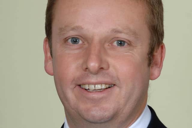 Roger Hutton has resigned as chairman of Yorkshire CCC.