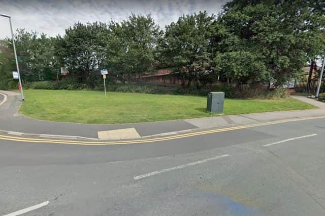 CK Hutchison Networks (UK) Ltd wanted to site the mast andcabinetson a grass vergeat the junction of Fairburn Drive and Woodlands Drive next to East Garforth rail station.
Image: Google