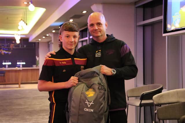 Joseph Diskin, whose dad Matt won four Grand Finals with Rhinos, is welcomed to the club by coach Richard Agar. Picture c/o Leeds Rhinos.