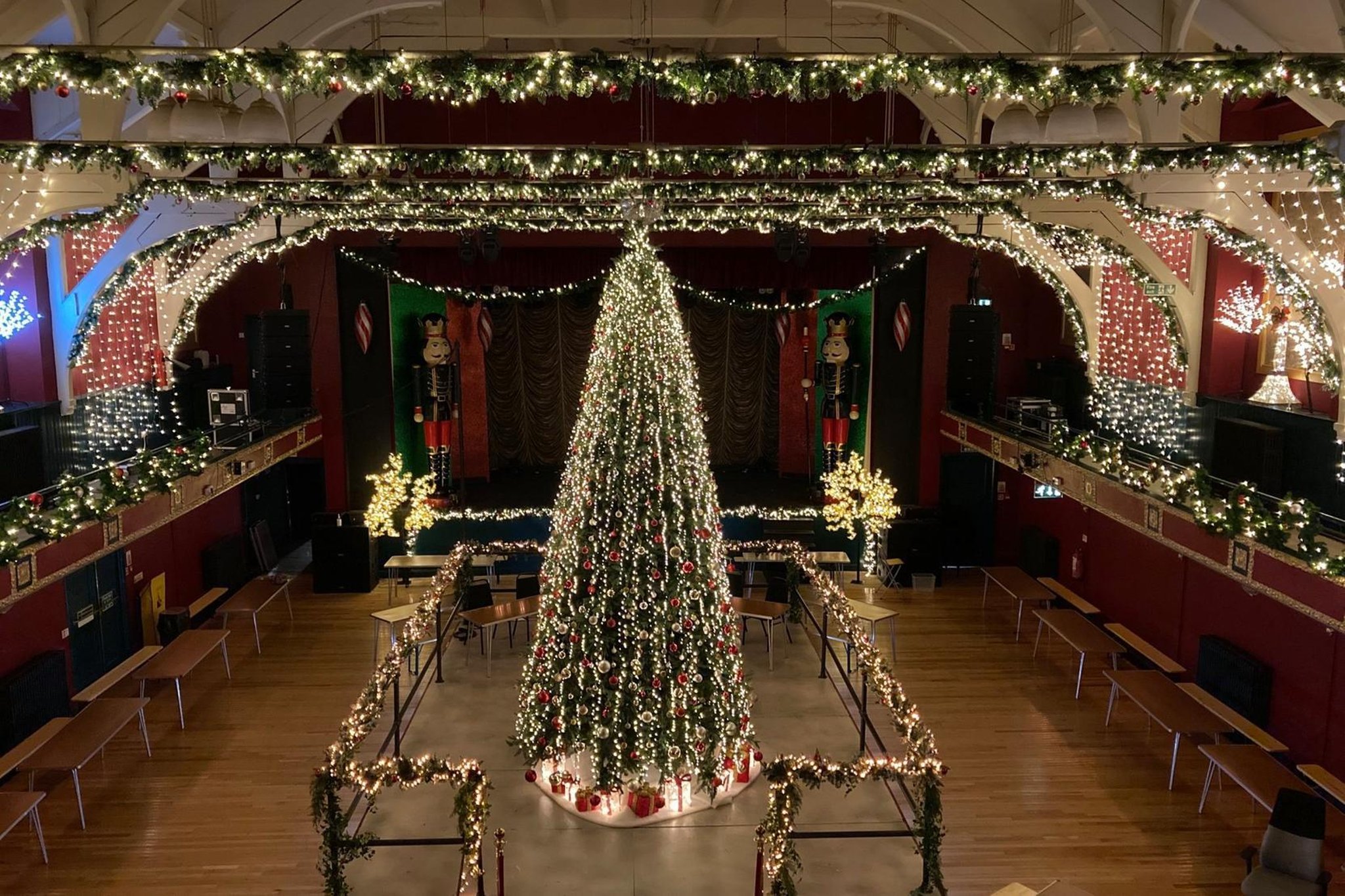 El ayuntamiento de Yeadon presenta una iluminación navideña con entretenimiento en vivo y nacimientos reales