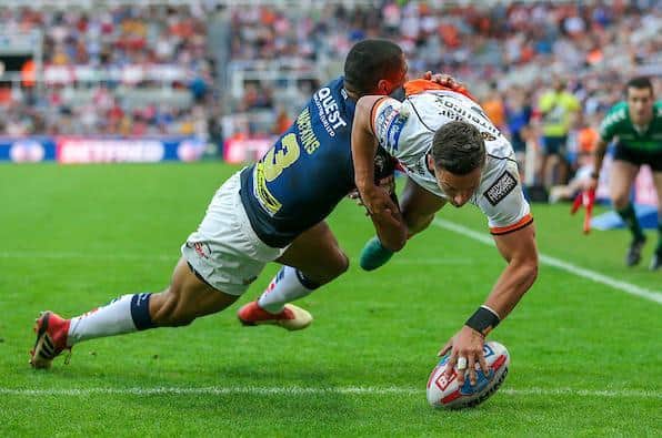 Jy Hitchcox scores for Tigers in their 2018 Magic Weekend win over Rhinos at Newcastle. Picture by Alex Whitehead/SWpix.com.