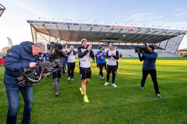 Kevin Sinfield thanks his supporters at Headingley after completing his 101-mile run from Leicester to Leeds. Picture by Allan McKenzie/SWpix.com.