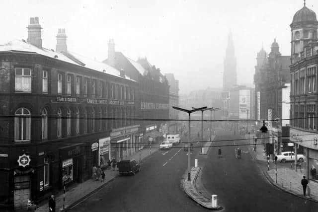 Duncan Street looking west towards Boar Lane in January 1964. On the left are two public houses, the Star & Garter and the Duncan. Photo: Leeds Libraries, www.leodis.net