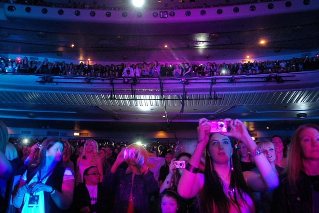 Peter Andre fans at the Opera House in 2010