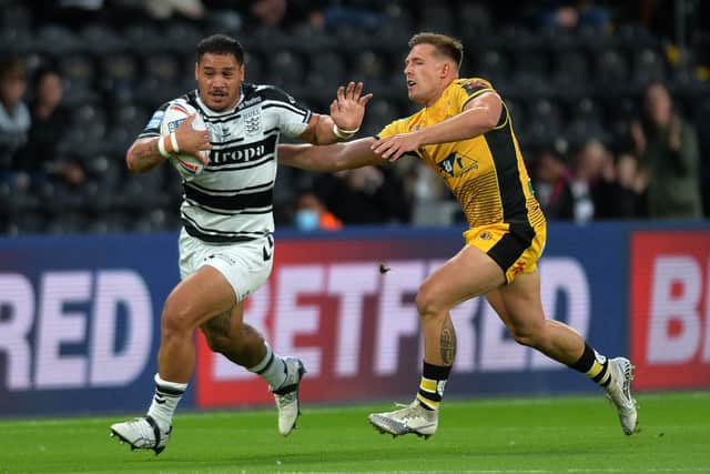 Hull's Bureta Faraimo in action last season against his new club Castleford Tigers. Picture: Jonathan Gawthorpe/JPIMedia.