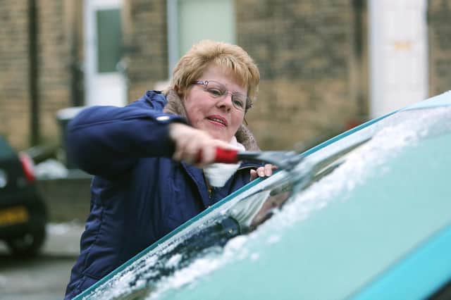 Motorists leaving their car idle with a running engine will be met with a fixed penalty of £20.