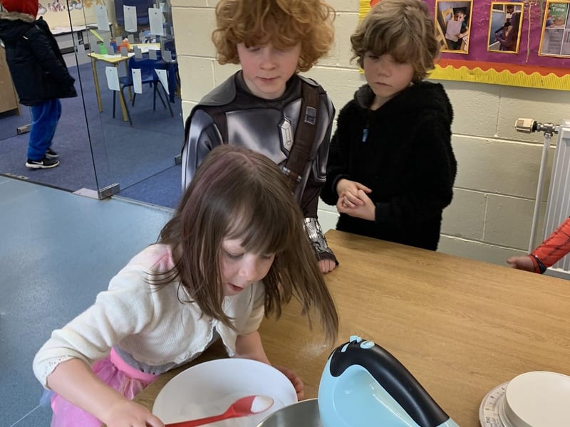 Year 1 pupils at Winchelsea School testing the meringue mix in Red Nose Day activities. EMN-210320-112925001