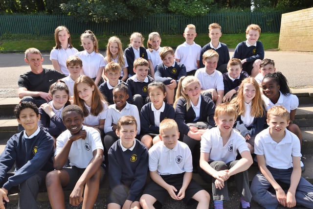 St Botolph's C of E  primary school Y616 Year 6 leavers  Mrs Coe's class EMN-160407-184522009