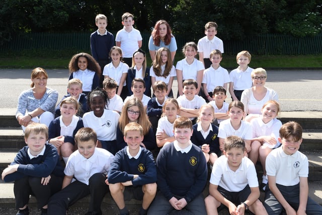 St Botolph's C of E  primary school Y616 Year 6 leavers   Mr File's class EMN-160407-184538009