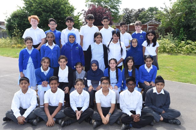 Thorpe  primary school Y616 Year 6 leavers   Miss Dickenson and Mr Ray's class EMN-160407-184604009