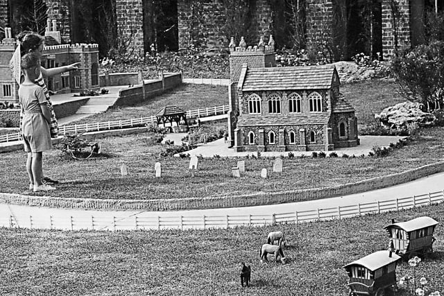 Eastbourne Model Village was built by Benjamin White and was a tourist attraction at the Redoubt Fortress from 1954 to 1975. SUS-220102-093557001