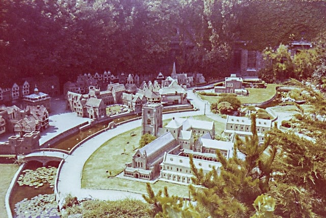 Eastbourne Model Village was built by Benjamin White and was a tourist attraction at the Redoubt Fortress from 1954 to 1975. SUS-220102-093514001