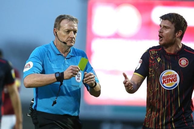 Referee Trevor Kettle prepares to show Elliott List a yellow card.

Photo: Getty Images