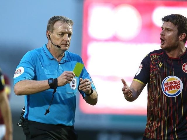 Referee Trevor Kettle prepares to show Elliott List a yellow card.
Photo: Getty Images