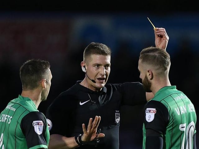 Referee Robert Jones show s a yellow card to Kevin Van Veen, then of Scunthorpe United.
Photo: Getty Images