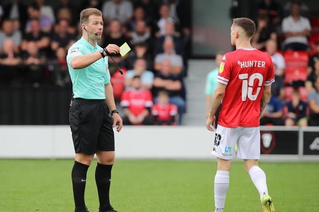 Referee Anthony Backhouse shows a yellow card to Ash Hunter.

Photo: Getty Images
