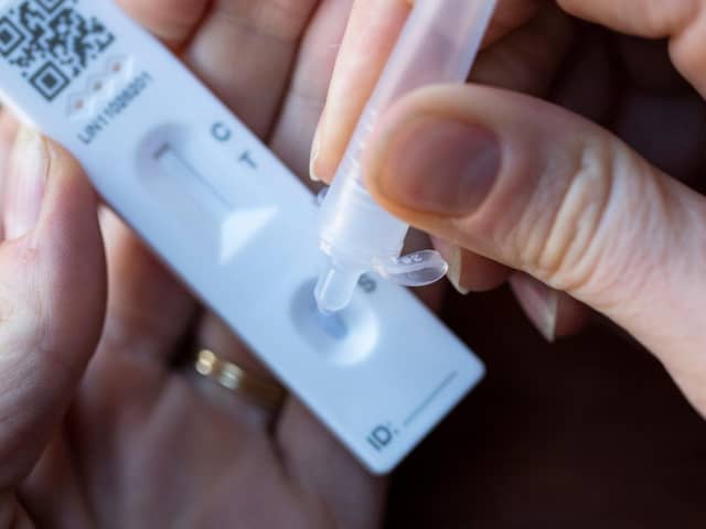 Reminding people to stay aware of coronavirus symptoms and to take lateral flow test