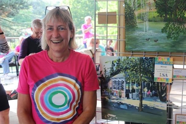 Claire Henley is pictured with her painting of the Aviary Cafe building at Jephson Gardens, for which she won The LSA Exhibition award.