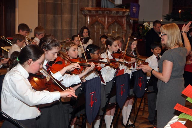 Music  teacher Joy Tennis, with the school orchestra, playing at the Lisnagelvin Primary School’s annual Carol Service in All Saint’s Clooney Church.  INLS 5211-509MT.