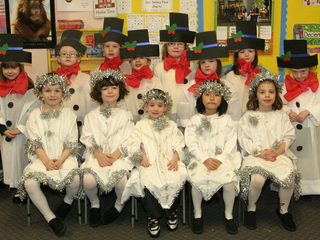 Pupils from Mrs Pattons P2 class at Ballykelly Primary School who played Snowflakes and Snowman in their Christmas show. INLV5211-048KDR