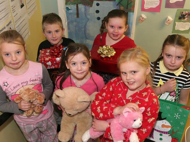 The Pupils in P3 and P4 at Ballykelly Primary School who played the presnt shopping children characters in the schools Christmas show. INLV5211-058KDR