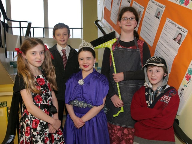The Moss family along with the fairy godmother played byAnna McElhinney in the Ballykelly Primary School schools Christmas show. INLV5211-059KDR