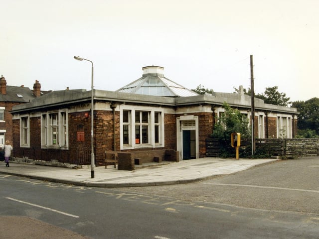 Bramley Library on Hough Lane, which opened in 1927. Terraced housing on St. Peter's Mount can be seen on the left.