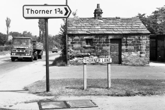Scarcroft Tollhouse at Thorner in August 1976.