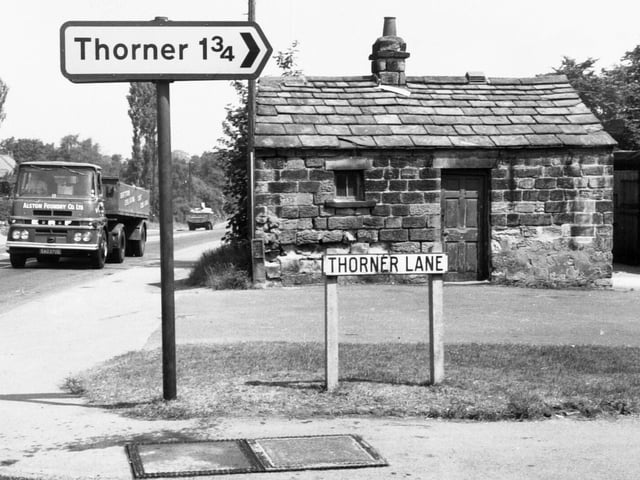 Scarcroft Tollhouse at Thorner in August 1976.