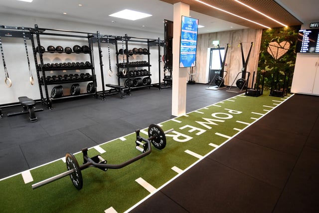 Through the use of specially trained personal trainers, Power Gym Guiseley, offers a holistic approach to fitness with personal training in small groups.