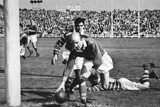 A former Wales and British Lions international in rugby union, Jones is Leeds' second-highest points and goals scorer and his 496 points in 1956-7 is still a club record.