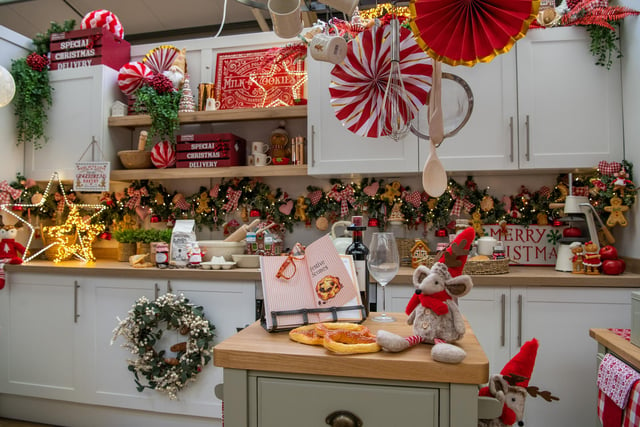 Included in the sets was a special Christmas Day dinner kitchen design.