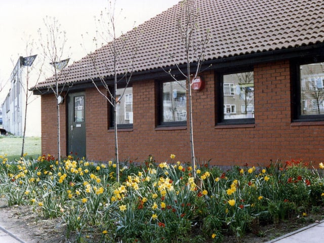 The former Richmond Hill Branch Library, situated on York Road and opened in 1983. In 1995 it was relocated to new premises in Richmond Hill Sports Centre on Pontefract Lane.