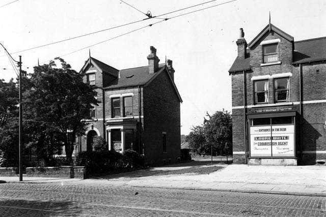 June 1949 and in view are numbers 571 and 573 Meanwood Road. The premises of Lawrie White, Turf Commission Agent, are at number 573.