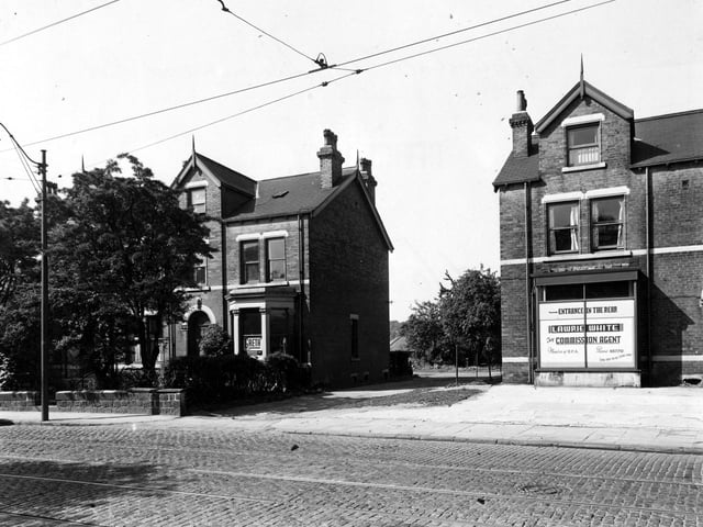 June 1949 and in view are numbers 571 and 573 Meanwood Road. The premises of Lawrie White, Turf Commission Agent, are at number 573.