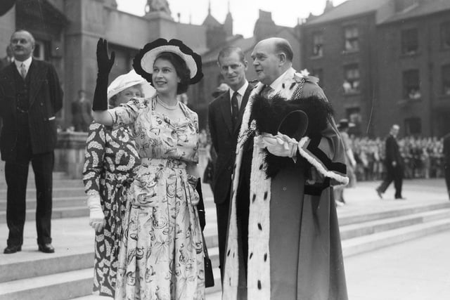 Princess Elizabeth waves to the crowd at Leeds Civic Hall in 1949. The report at the time noted: “She was wearing a floral silk tea dress in an intriguing, if indecipherable print (which, judging by the lady behind her, was all the rage that year).”